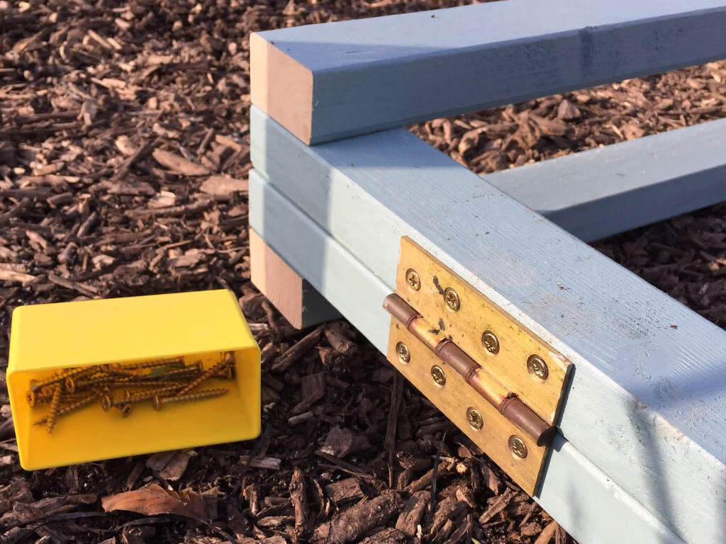 Edge of the bean frame & the essential materials.