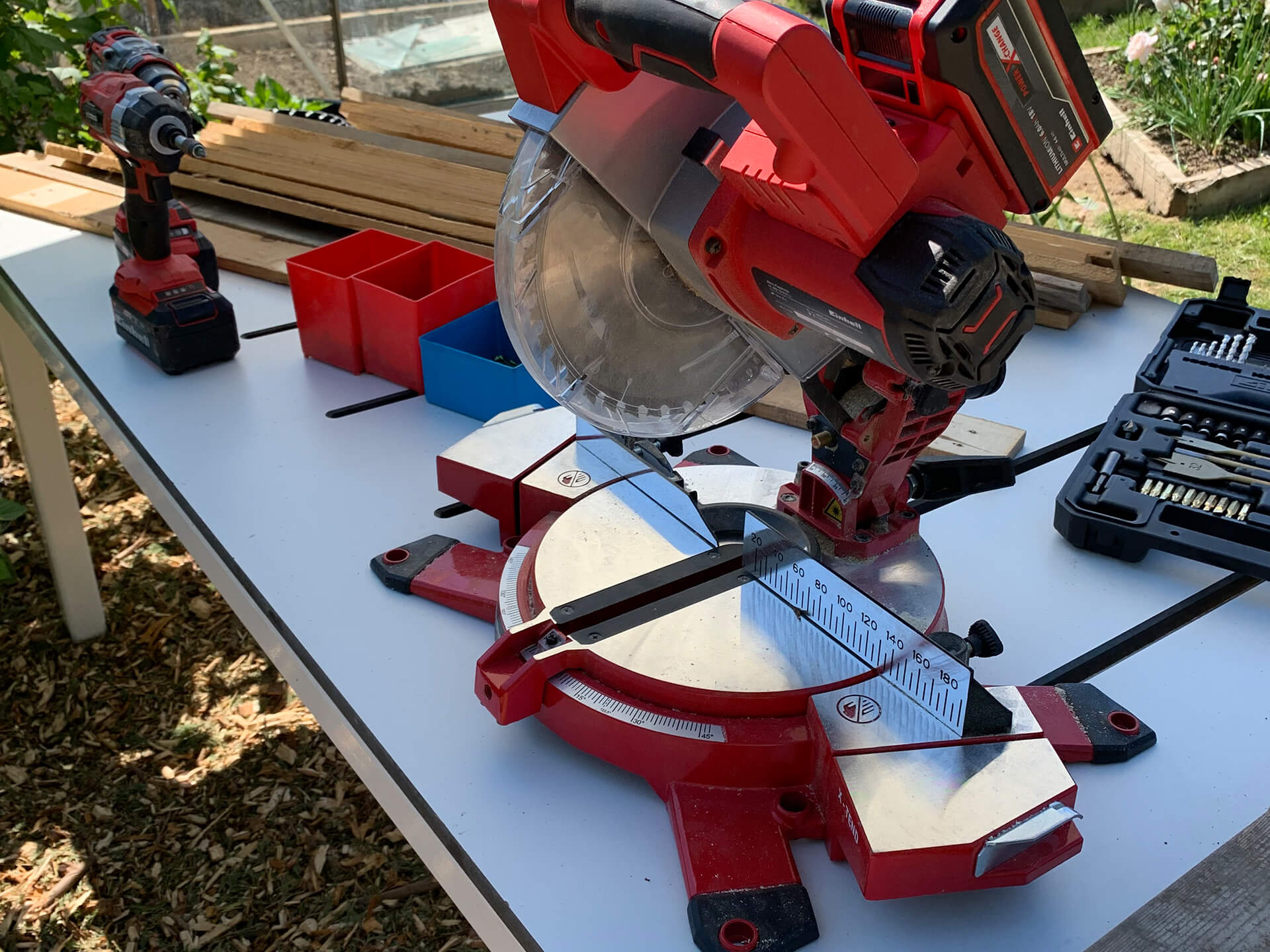 Image of a mitre saw. 