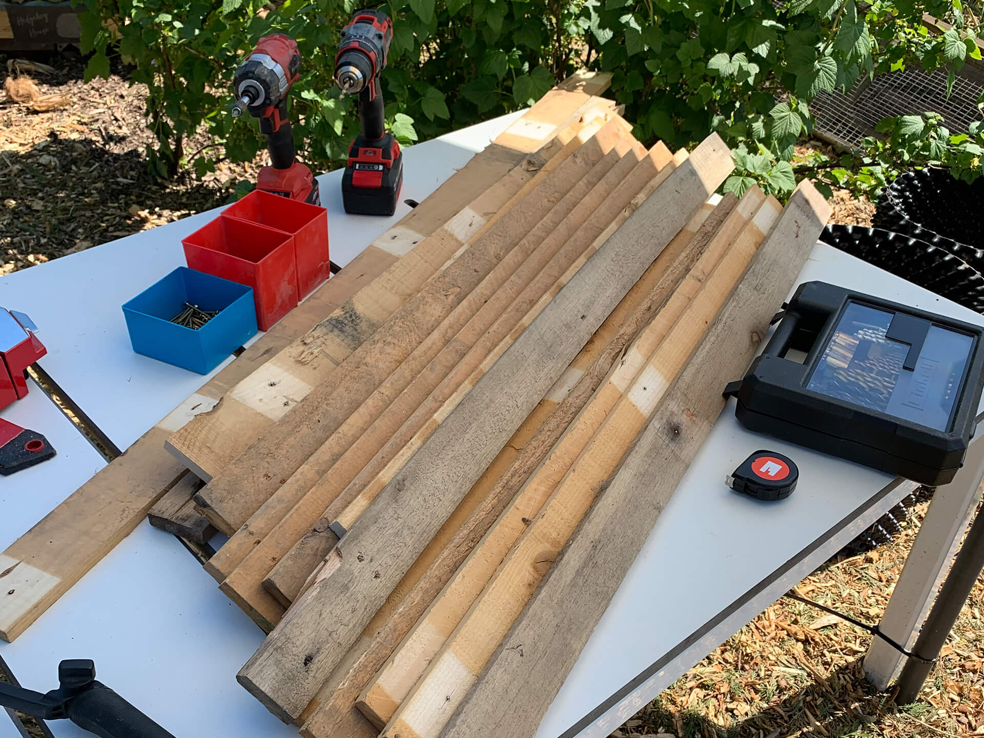 Einhell products & materials that are being used for building the herb planter. 