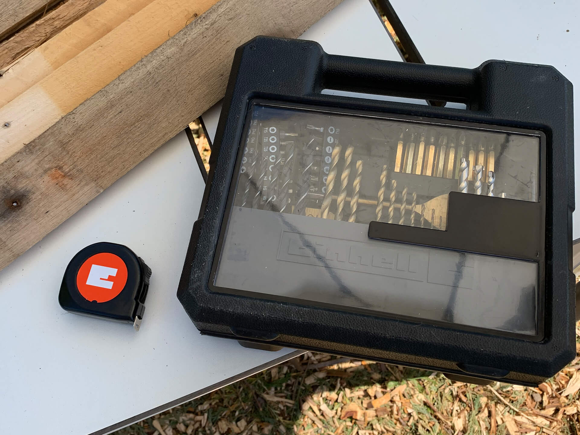 Imag of an Einhell tap measurement & case.
