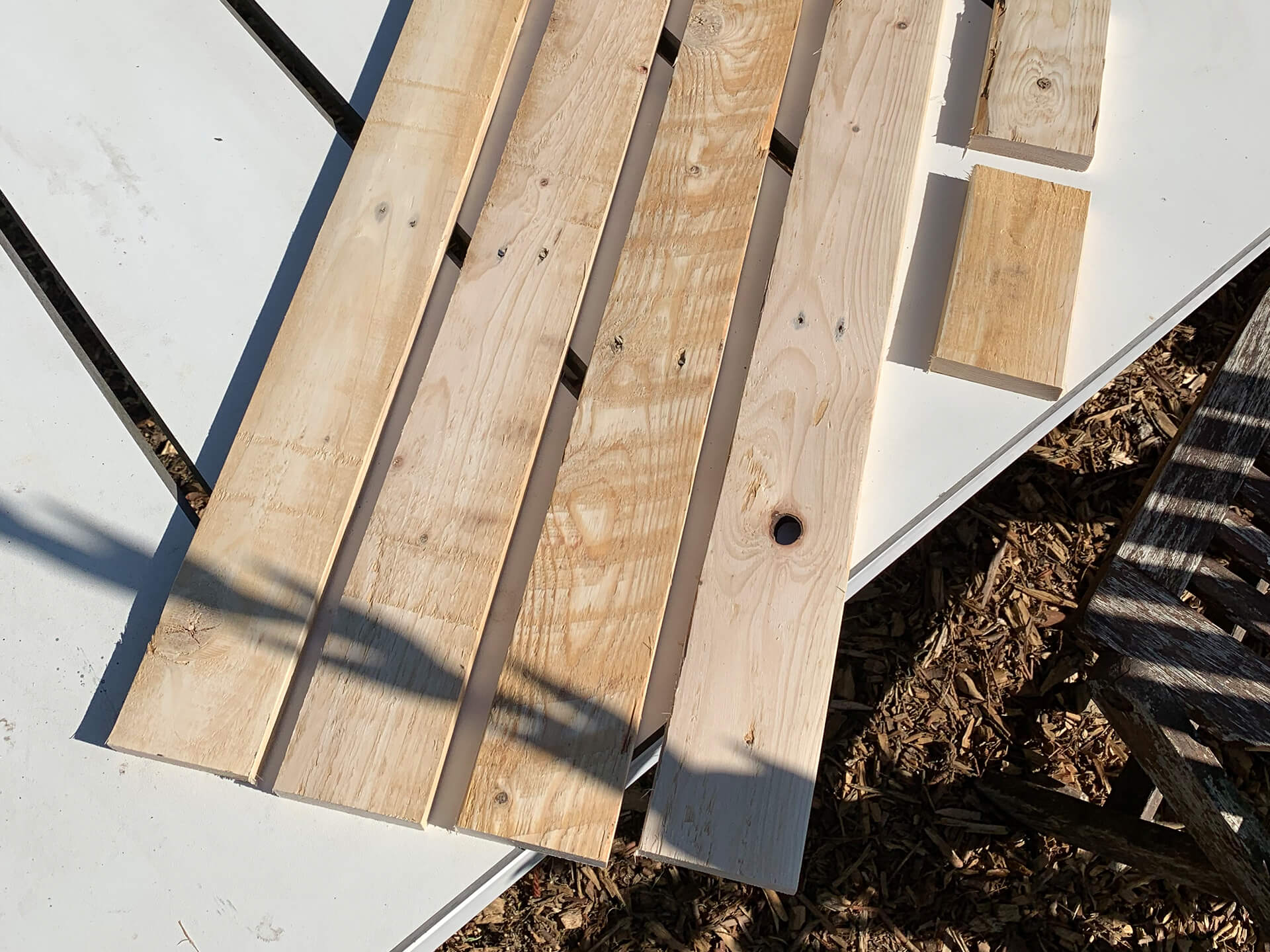 Wood pieces that are being used for the pallet shelve. 