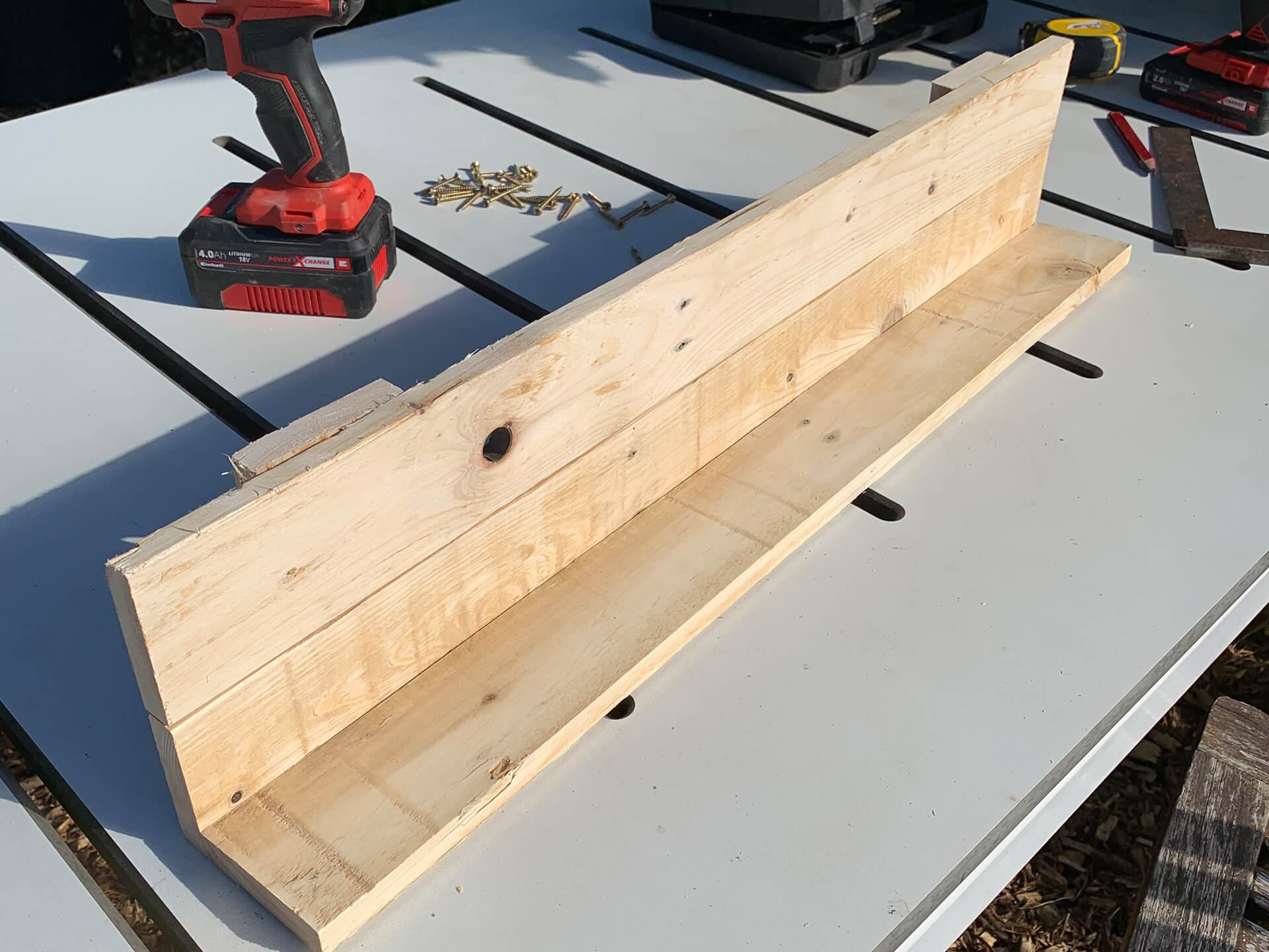 Wood piece of the pallet shelve. 