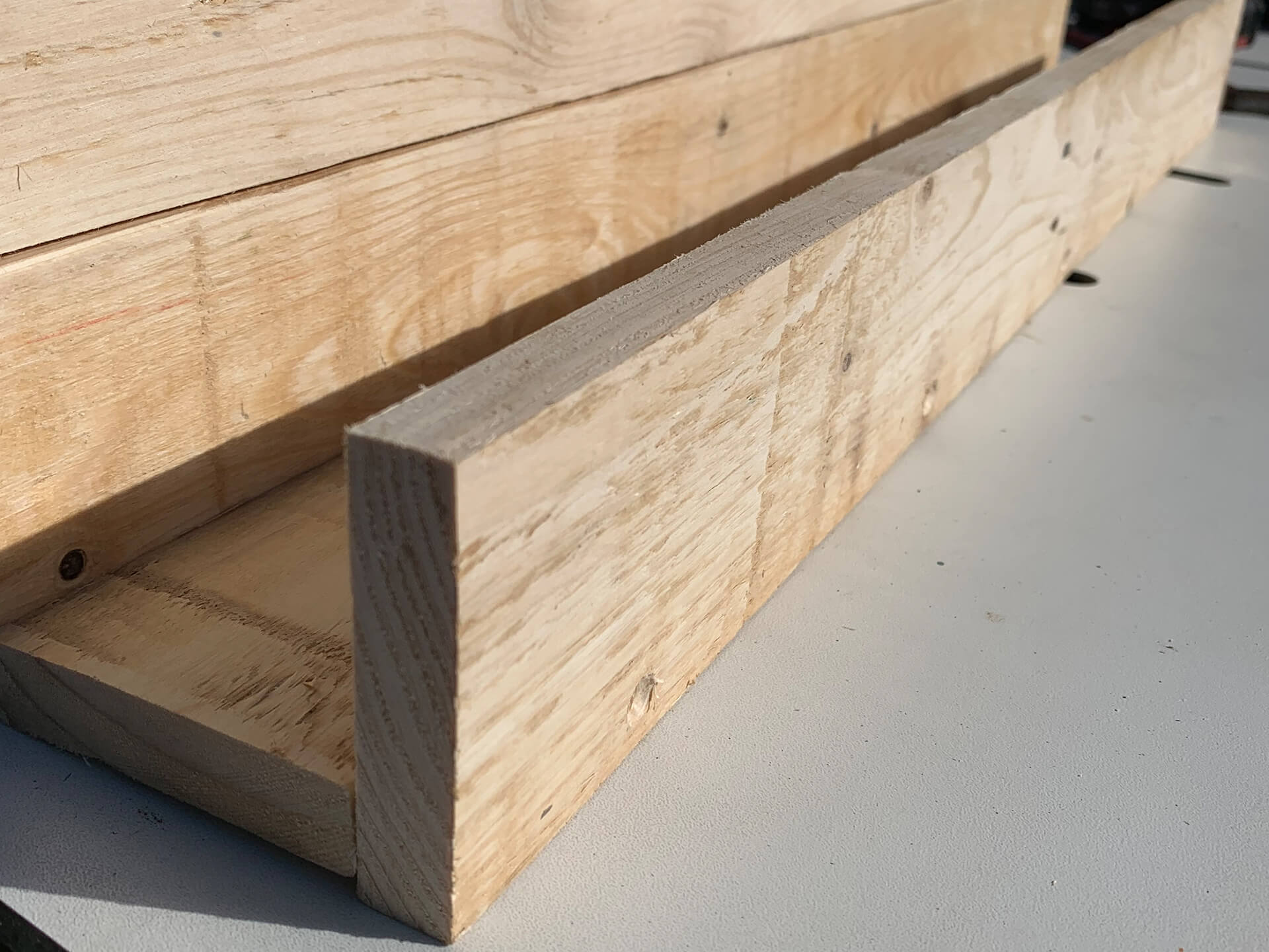 Wood piece for the pallet shelve. 