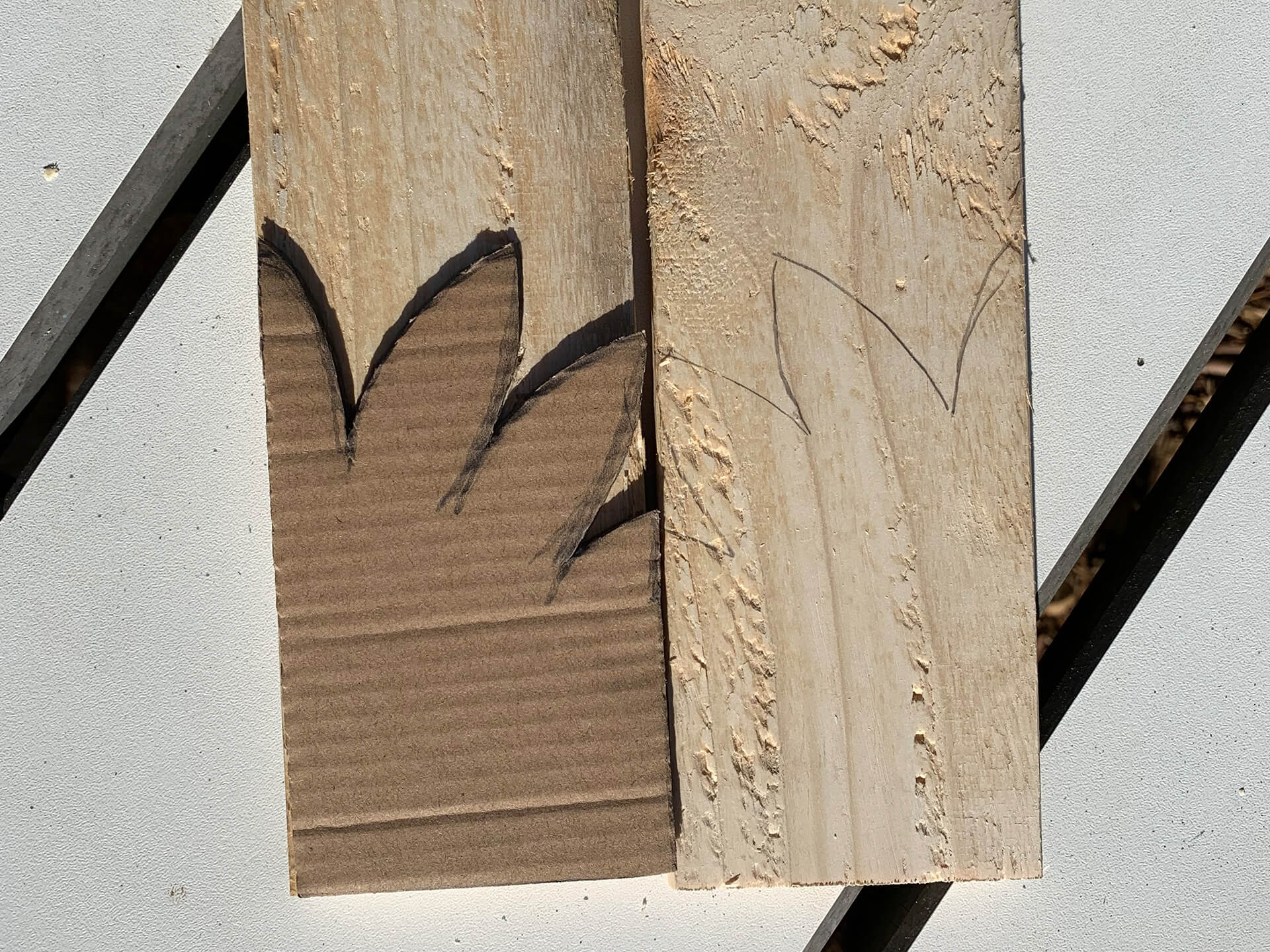 Mark the motive of the side pieces of the pallet shelve. 