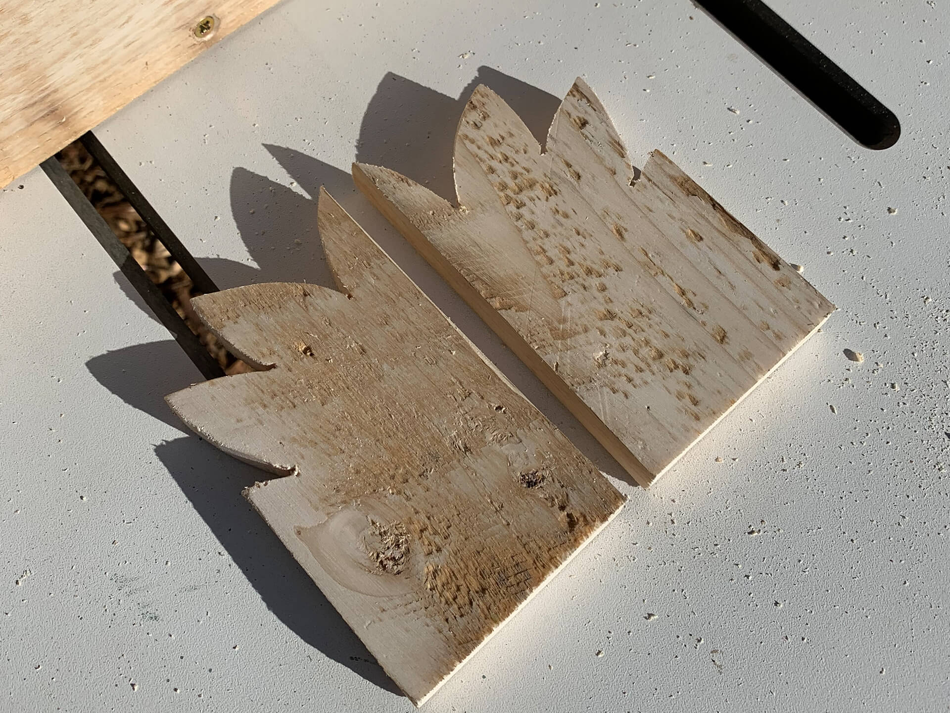 Image of the side pieces of the pallet shelve. 