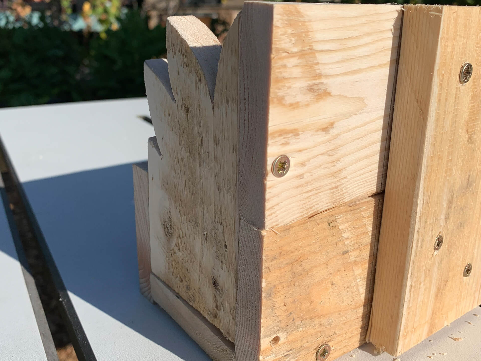 Image of the back of the pallet shelve. 