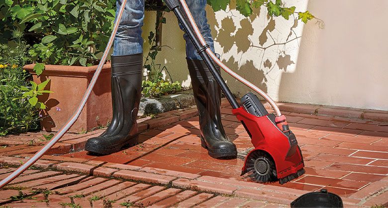 surface brush in use